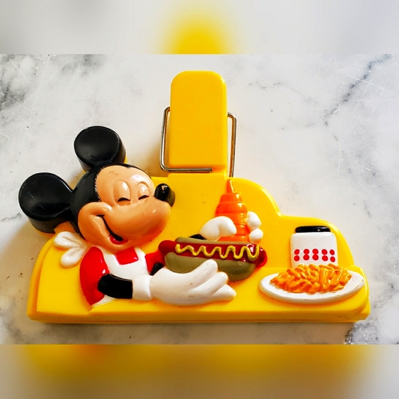 Vintage 1990 Disney 3D Chef Mickey Mouse Hot Dog Food Yellow Bag Picnic Clip - Picture 1 of 8